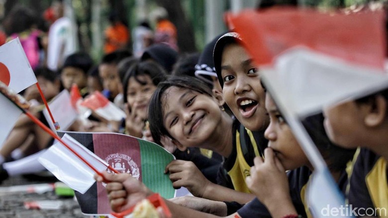 Anak-Anak Bagai Bayang-Bayang Kehidupan Anak-Anak Bagai Bayang-Bayang Kehidupan