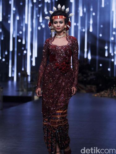 Keindahan Ragam Kebaya dari Aceh sampai Papua di Tangan Vera Kebaya