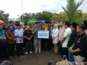 Ridwan Kamil Salurkan Bantuan Rp 2 Miliar ke Korban Gempa Lombok