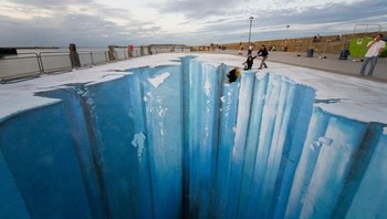 Berani melintas di jalan ini? (Foto: Brightside)