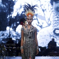 Fashion show koleksi  terbaru dari Vera Anggraini atau lebih dikenal dengan nama Vera Kebaya yang mengusung tema Merajut nusantara berlangsung di Ballroom Raffles Hotel, Jakarta, Rabu [15/8/2018]. Foto: Mohammad Abduh/Wolipop