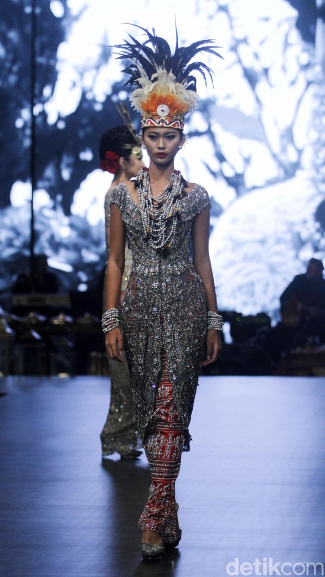 Fashion show koleksi  terbaru dari Vera Anggraini atau lebih dikenal dengan nama Vera Kebaya yang mengusung tema Merajut nusantara berlangsung di Ballroom Raffles Hotel, Jakarta, Rabu [15/8/2018]. Foto: Mohammad Abduh/Wolipop