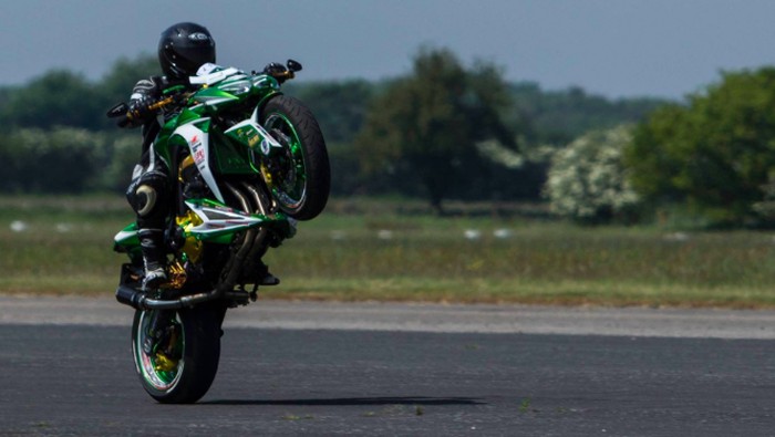 Lucu, di Luar Negeri Ada Kejuaraan Wheelie Pakai Motor Lucu, di Luar Negeri Ada Kejuaraan Wheelie Pakai Motor