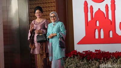 Foto: Gaya Iriana Jokowi Pakai Tas Fendi ke Sidang MPR