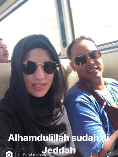 Naik Haji dan Pakai Hijab, Nia Ramadhani Bikin Pangling 