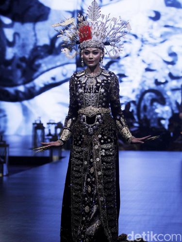 Keindahan Ragam Kebaya dari Aceh sampai Papua di Tangan Vera Kebaya