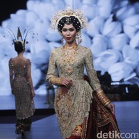 Fashion show koleksi  terbaru dari Vera Anggraini atau lebih dikenal dengan nama Vera Kebaya yang mengusung tema Merajut nusantara berlangsung di Ballroom Raffles Hotel, Jakarta, Rabu [15/8/2018]. Foto: Mohammad Abduh/Wolipop