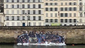 Bukan kecelakaan sungguhan, nyatanya ini sebuah lukisan. (Foto: Brightside)