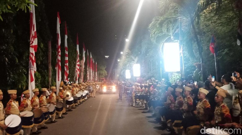 Yasonna hingga Wali Kota Sambut Obor Asian Games di Jakarta Utara Yasonna hingga Wali Kota Sambut Obor Asian Games di Jakarta Utara