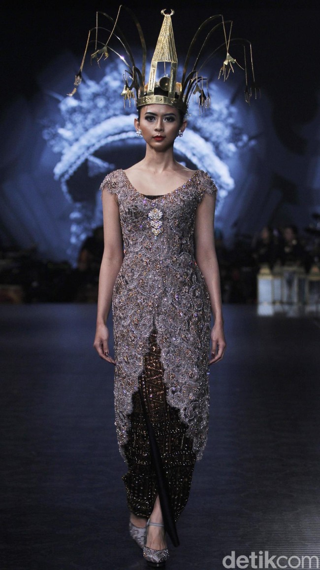 Fashion show koleksi  terbaru dari Vera Anggraini atau lebih dikenal dengan nama Vera Kebaya yang mengusung tema Merajut nusantara berlangsung di Ballroom Raffles Hotel, Jakarta, Rabu [15/8/2018]. Foto: Mohammad Abduh/Wolipop