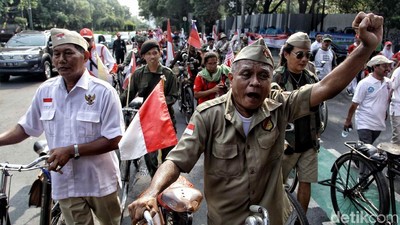 Kirab Napak Tilas Sambut HUT RI di Tugu Proklamasi
