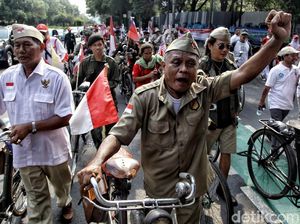 Kirab Napak Tilas Sambut HUT RI di Tugu Proklamasi