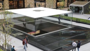 Apple Store ini bisa saja terancam berkurang pembelinya karena seruan presiden Turki Recep Tayyip Erdogan untuk memboikot produk elektronik Amerika Serikat seperti iPhone. Foto: Apple Store Istanbul