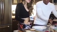 Bersama penyanyi rap, Cinta Laura membuat video kocak saat mereka membuat sandwich. Sambil meracik sandwich sambil nyanyi dan joget. Foto: instagram @claurakiehl