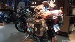 Bule Irlandia Naik Motor Sampai Indonesia
