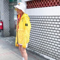 Dari penampilannya yang Hypebeast tersebut, si nenek menjadi viral.  Foto: Instagram ( moonlin0106)