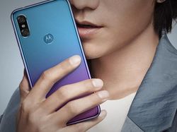 Motorola P30, Android Terbaru yang Jiplak iPhone X