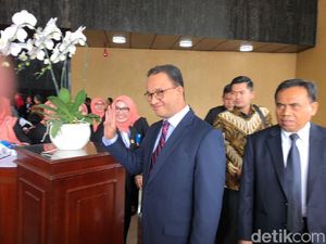 Hati Anies Bergetar Nonton Opening Asian Games