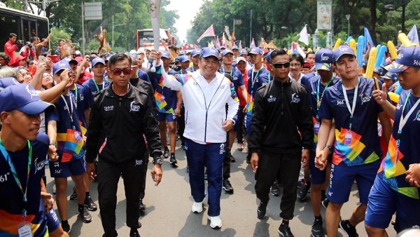 Rachmat Gobel Pawai Obor Asian Games