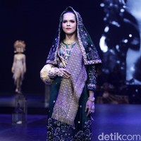Fashion show koleksi  terbaru dari Vera Anggraini atau lebih dikenal dengan nama Vera Kebaya yang mengusung tema Merajut nusantara berlangsung di Ballroom Raffles Hotel, Jakarta, Rabu [15/8/2018]. Foto: Mohammad Abduh/Wolipop