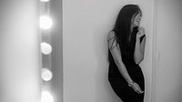 Christian pun mulai sering memotret Anggun secara candid. Dok. Instagram/anggun_cipta