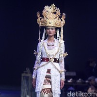 Fashion show koleksi  terbaru dari Vera Anggraini atau lebih dikenal dengan nama Vera Kebaya yang mengusung tema Merajut nusantara berlangsung di Ballroom Raffles Hotel, Jakarta, Rabu [15/8/2018]. Foto: Mohammad Abduh/Wolipop