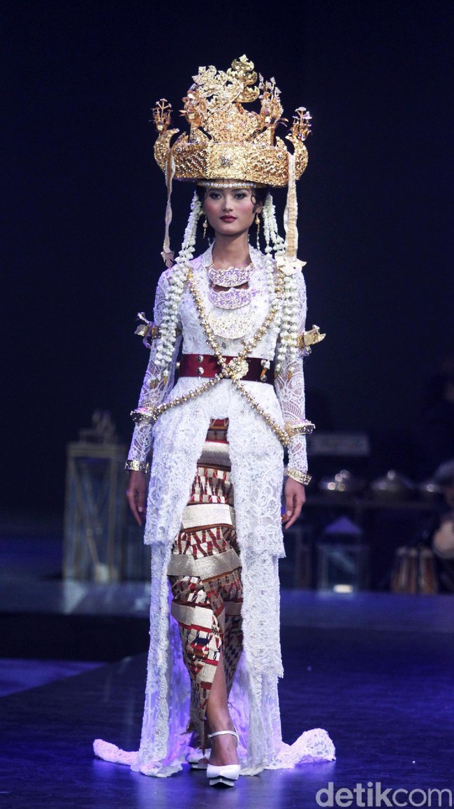 Fashion show koleksi  terbaru dari Vera Anggraini atau lebih dikenal dengan nama Vera Kebaya yang mengusung tema Merajut nusantara berlangsung di Ballroom Raffles Hotel, Jakarta, Rabu [15/8/2018]. Foto: Mohammad Abduh/Wolipop