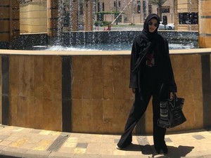 Naik Haji dan Pakai Hijab, Nia Ramadhani Bikin Pangling