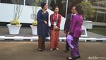 Kompaknya Sri Mulyani hingga Rini Naik Bus ke JCC