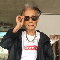 Penampilan nenek asal Taiwan ini kadang bikin geleng-geleng kepala karena gayanya yang selalu bertema Hypebeast.  Foto: Instagram ( moonlin0106)