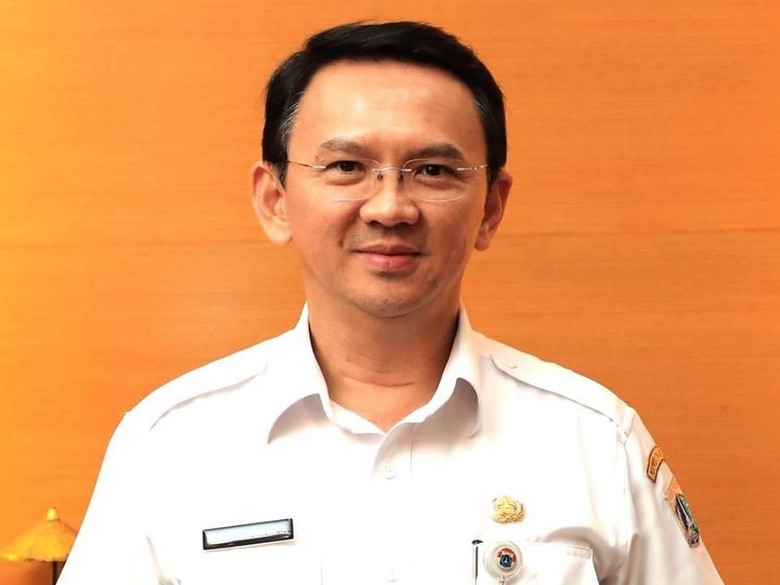 Ahok Tulis Sendiri Buku Kebijakan Ahok dari Rutan Mako Brimob Ahok Tulis Sendiri Buku Kebijakan Ahok dari Rutan Mako Brimob