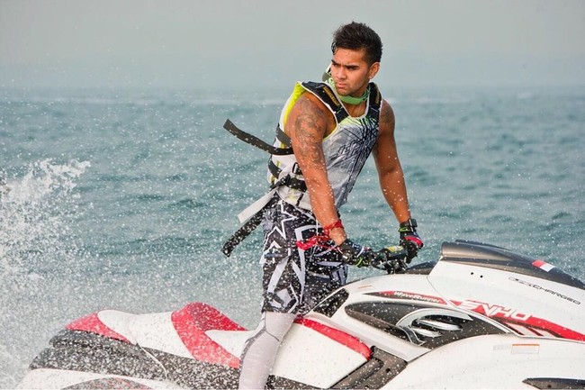 Banyak bintang muda mewakili Indonesia di Asian Games 2018. Dari cabang jetski, ada Aero Aswar yang baru berusia 23 tahun. Wajahnya tampan ditambah lagi gaya berbusannya menjadi daya tarik tersendiri. (Foto: Instagram/@aeroaswar)