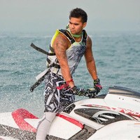 Banyak bintang muda mewakili Indonesia di Asian Games 2018. Dari cabang jetski, ada Aero Aswar yang baru berusia 23 tahun. Wajahnya tampan ditambah lagi gaya berbusannya menjadi daya tarik tersendiri. (Foto: Instagram/@aeroaswar)