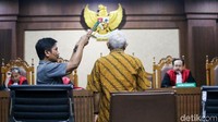 Bambang Kesowo diambil sumpahnya.