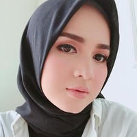 Psikolog di Rumah Sakit JIH ini juga aktif melakukan berbagai kegiatan sosial. Foto: Instagram/analisawidyaningrum