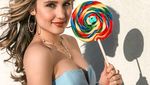 Begini Gaya Cantik Cinta Laura Saat Menikmati Makanan