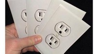 Foto: Usut punya usut, rupanya stiker colokan listrik yang mirip aslinya ini memang dijual bebas di situs seperti eBay dan Amazon. Motifnya jelas, untuk mengisengi orang lain. Tapi jangan ditiru di sini ya traveler! (eBay)