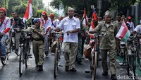 Napak tilas tersebut diikuti ratusan peserta.