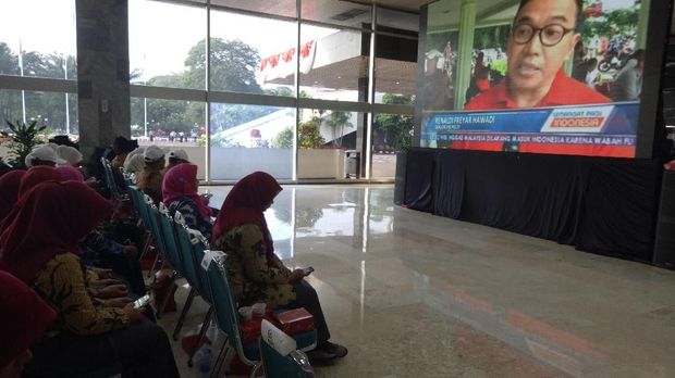 Ada dua layar yang disiapkan untuk para pengunjung sidang tahunan DPR dan MPR.
