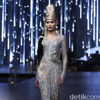 Fashion show koleksi  terbaru dari Vera Anggraini atau lebih dikenal dengan nama Vera Kebaya yang mengusung tema Merajut nusantara berlangsung di Ballroom Raffles Hotel, Jakarta, Rabu [15/8/2018]. Foto: Mohammad Abduh/Wolipop