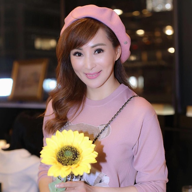 Setelah memenangkan kontes kecantikan Miss Asia pada 1991, Candy berhenti menjadi pusat perhatian dan berfokus pada kehidupan keluarganya. Foto: Instagram