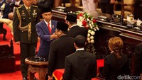 Presiden Jokowi saat mengumumkan belanja pemerintah dalam Rancangan Anggaran Pendapatan dan Belanja Negara (RAPBN) 2019 sebesar Rp 2.439,7 triliun.