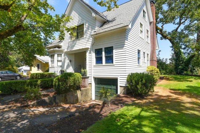 Rumah Bella Swan yang muncul dalam lima seri film The Twilight Saga kini dijual, dipasarkan oleh agen properti Sothebys International Realty. Foto: Dok. Sothebys International Realty