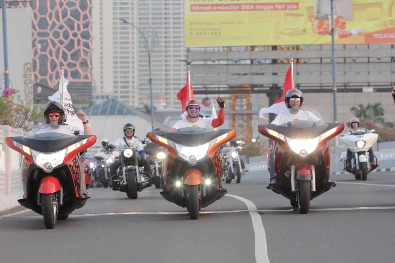 Ratusan Moge Kawal Pawai Obor Asian Games