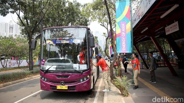 Shuttlebus tersedia di area GBK tapi jumlahnya terbatas. 