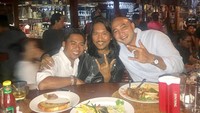 Selain makanan khas Bali, De Gadjah juga gemar menyantap hidangan steak dengan kentang goreng renyah dan gurih. Foto: Instagram @de_gadjah