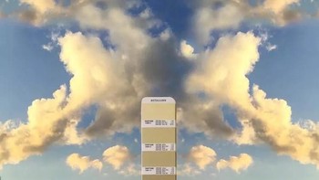 Ia coba menyatukan kertas panduan warna Pantone dengan dengan sejumlah lokasi. Foto: andreaantoni.it