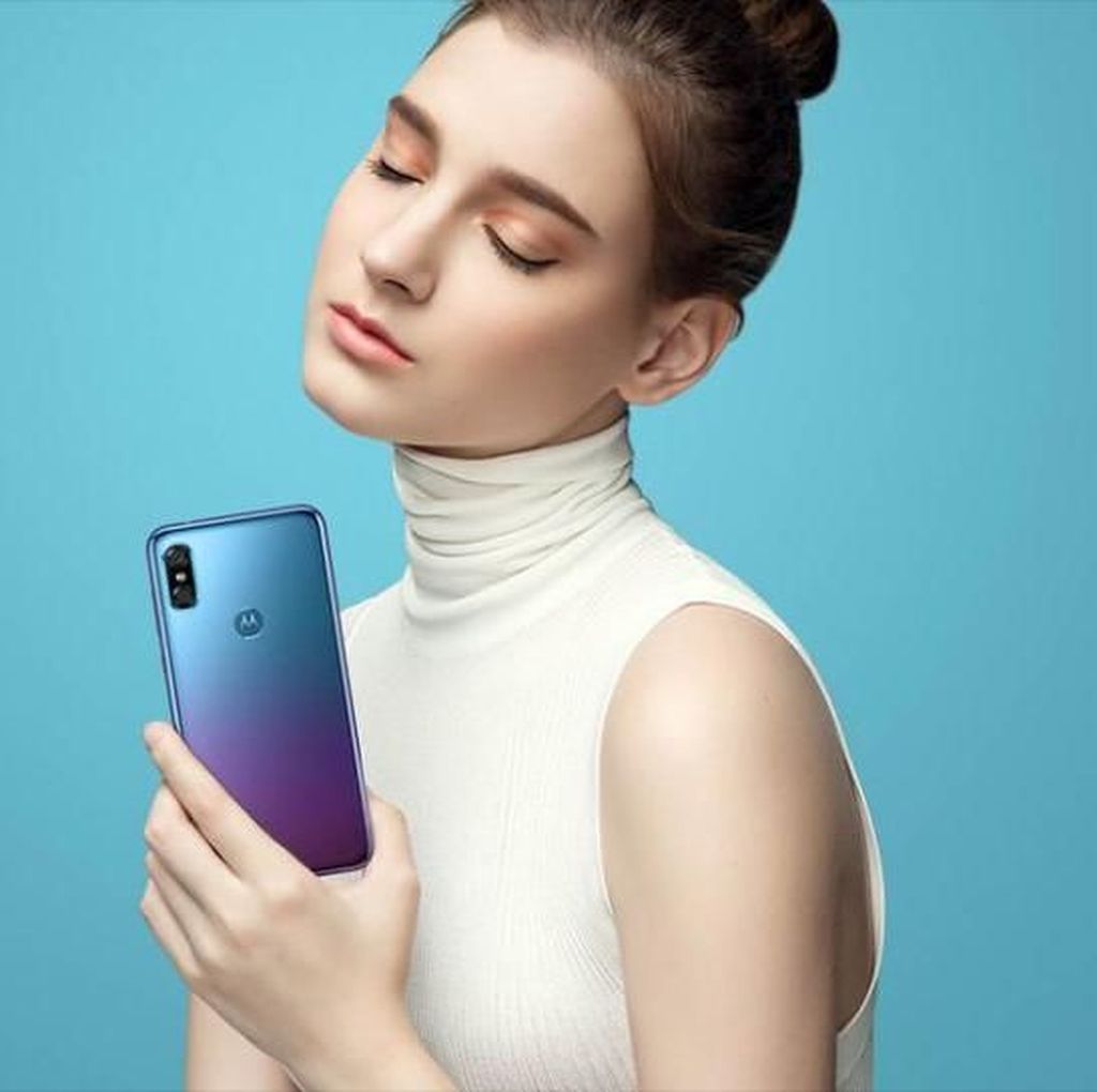 Motorola P30, Android Terbaru yang Jiplak iPhone X Motorola P30, Android Terbaru yang Jiplak iPhone X