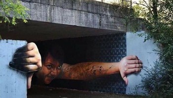 Seperti ada manusia raksasa di dalam terowongan ini. (Foto: Brightside)