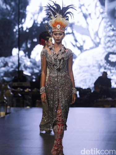 Kebaya Papua di tangan Vera Kebaya